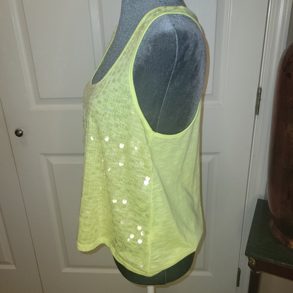 Bongo Neon Yellow Sequinned Flowy Tank - Picture 2 of 7